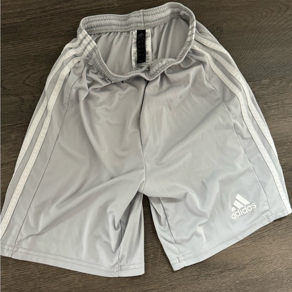 BUNDLE. 6 Boys youth shorts, 5 Adidas sz YL, 1 Nike sz YXL. Like New. - Picture 6 of 7